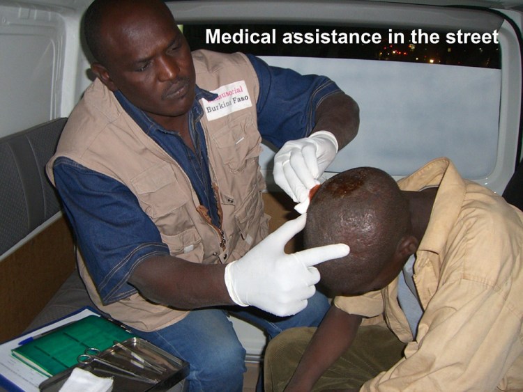 Assistance médicale dans la rue