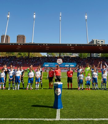 <b>Des jeunes de PluSport</b> ont escorté les joueurs lors d’une rencontre de Super League.