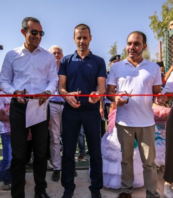 Le président de l’UEFA inaugure un terrain de football dans un camp de réfugiés en Jordanie