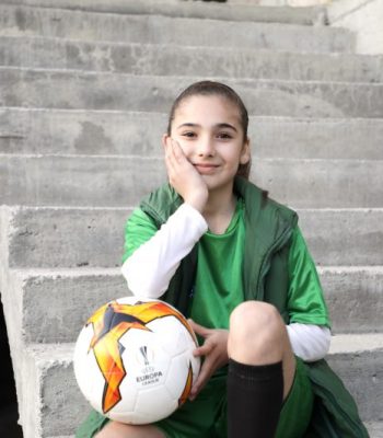Finale 2019 de l’UEFA Europa League à Bakou : les joueurs entreront sur le terrain accompagnés exclusivement par des filles