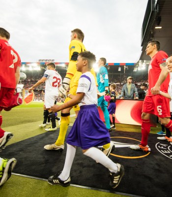 FedEx Express et la Fondation UEFA pour l’enfance soutiennent les jeunes footballeurs en Pologne