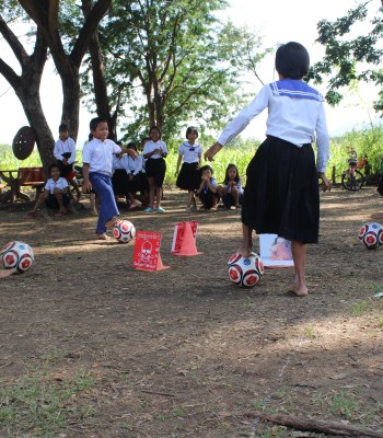 Spirit of Soccer : Éducation aux risques liés aux mines et au COVID-19