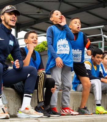 FedEx et la Fondation UEFA pour l’enfance invitent Sport dans la Ville à choisir les accompagnateurs d’arbitres lors de la finale de l’UEFA Champions League à Paris