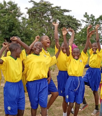 Mpira Fursa : football de base pour les filles et la sauvegarde de l’enfance