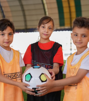 FedEx Express et la Fondation UEFA pour l’enfance invitent des accompagnateurs d’arbitres venant de la zone touchée par le tremblement de terre à la finale de l’UEFA Champions League à Istanbul, en Turquie.