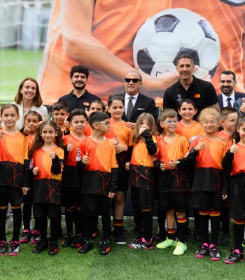 Mastercard et la Fondation UEFA pour l’enfance unissent leurs forces pour redonner la joie du football aux enfants dans les zones touchées par le tremblement de terre