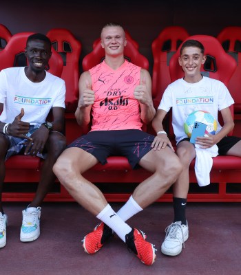 PIRAEUS, GREECE - AUGUST 15: Erling Haaland of Manchester City poses for a photo with UEFA Foundation kids during a Manchester City Training Session ahead of the UEFA Super Cup 2023 match between Manchester City FC and Sevilla FC at Karaiskakis Stadium on August 15, 2023 in Piraeus, Greece. (Photo by Alexander Hassenstein - UEFA/UEFA via Getty Images)