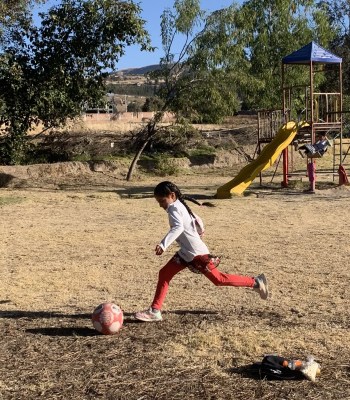 Football, Rock and Water (Football, pierre et eau)