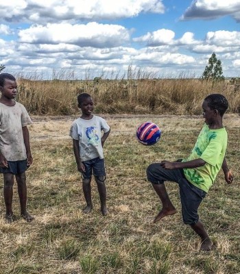 Permettre aux adolescents zambiens de préserver la nature grâce au sport