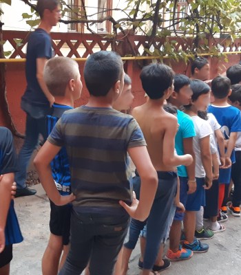 La resocialisation des enfants et des jeunes en situation de rue de Bucarest à travers le sport