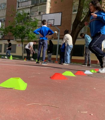 Passe le ballon, change le monde