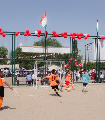 Rassembler les communautés et autonomiser par le football les enfants vulnérables dans les régions frontalières au Tadjikistan